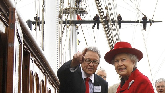 Queen visits Cutty Sark