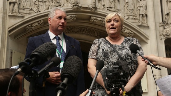 Susan Smith, mother of Private Phillip Hewett, and Colin Redpath, father of Lance Corporal Kirk Redpath outside the UK Supreme Court 