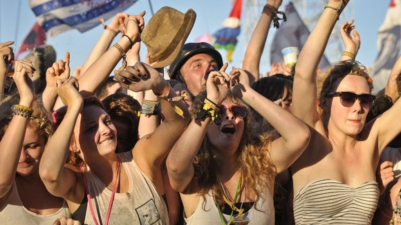 Revellers attending Glastonbury Festival can look forward to a dry, if cool, weekend