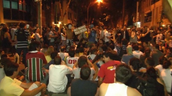 Hundreds blocked roads as demonstrations against the high cost of public transport continue
