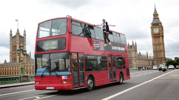 Dynamo 'levitates' next to a bus in London