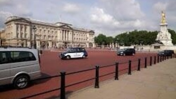 Buckingham Palace as seen by Google Glass.