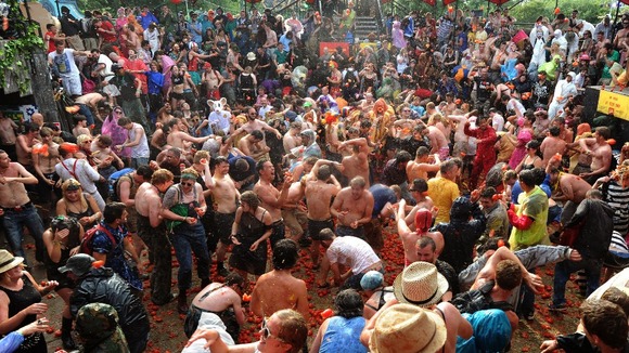 Hundreds of people took part in the tomato fight
