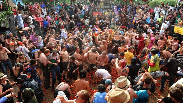 Hundreds of people took part in the tomato fight