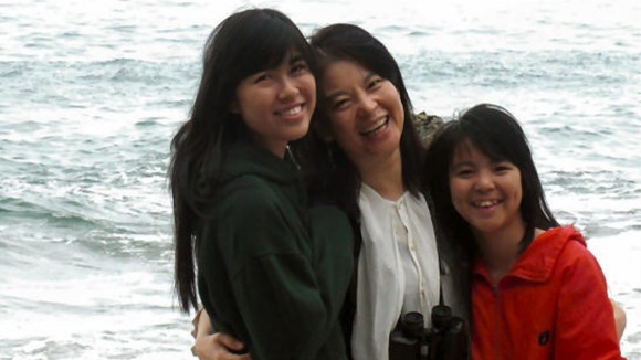Xing and Alice with their mother Helen Chui