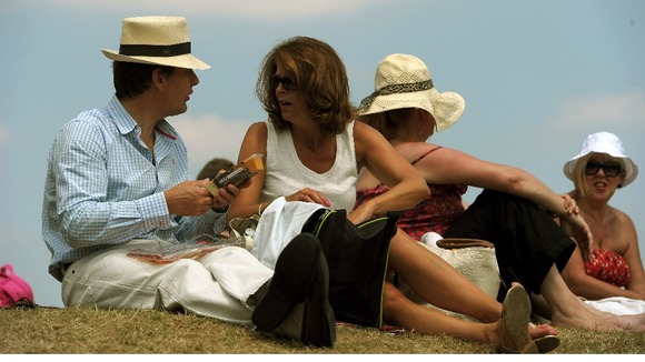 Tennis fans settle in on Murray Mount.