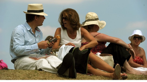 Tennis fans settle in on Murray Mount.