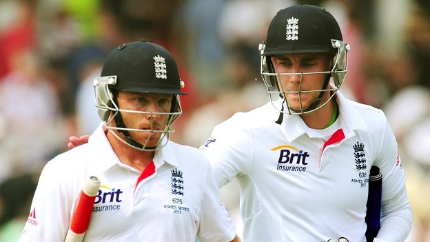 Ian Bell and Stuart Broad built a crucial 50 partnership