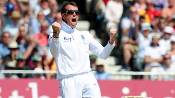 Graeme Swann celebrates