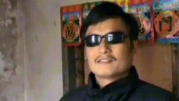 Tense negotiations over blind activist Chen Guangcheng - ITV News