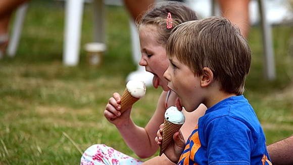 Children bask in the sun in Worcestershire