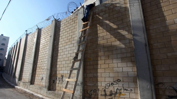 srael, authorise the Palestinians in the West Bank to pass to Jerusalem on Fridays during the Ramadan