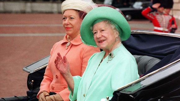 The Queen Mother and Princess Margaret wave to crowds in London, 1995
