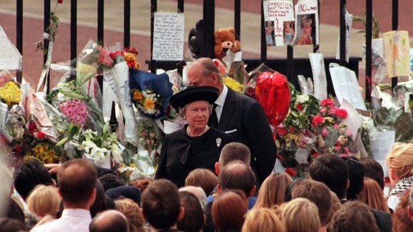 The Queen and the Duke of Edinburgh among floral tributes Princess Diana left by wellwishers