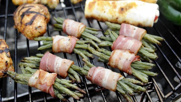 Bacon cooks on BBQ