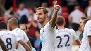 Tottenham Hotspur's Roberto Soldado acknowledges the fans after the game