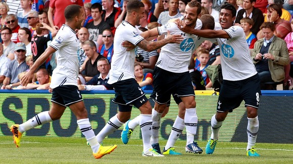 Tottenham Hotspur's Roberto Soldado celebrates with his team-mates after scoring his side's first goal
