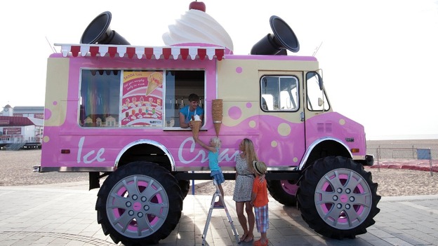 Amelia Enright with eight year old Leighton, and Charlotte, five, from Norfolk enjoy free ice creams.
