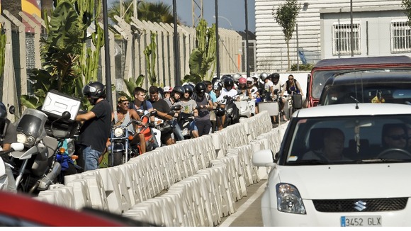 Spanish police have reported have missiles thrown at them at the border