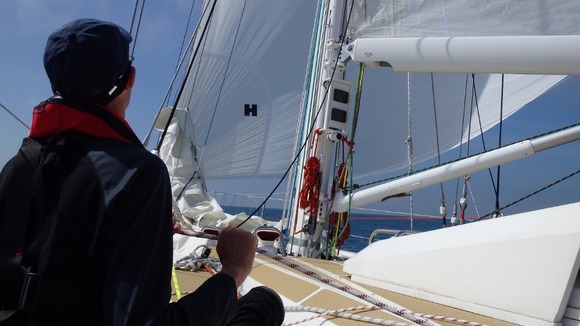 Slowly releasing the spinnaker sail