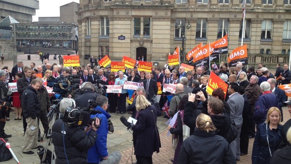 Crowd gather to greet Ed Miliband in Birmingham