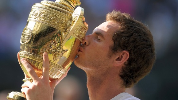 Andy Murray kissing Wimbledon trophy