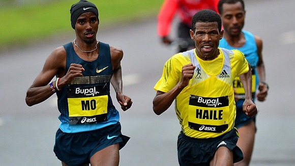 Mo Farah and Kenenisa Bekele battle it out for first position in the Great North Run.