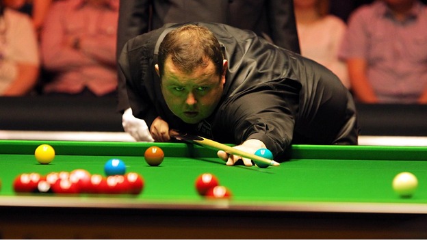 Stephen Lee playing snooker