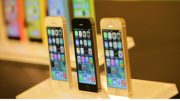 Models of the new iPhone 5S