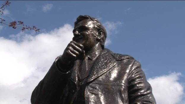 Bronze Don Revie statue