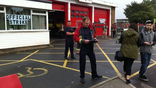 Stockhill firefighters gather support for the strike