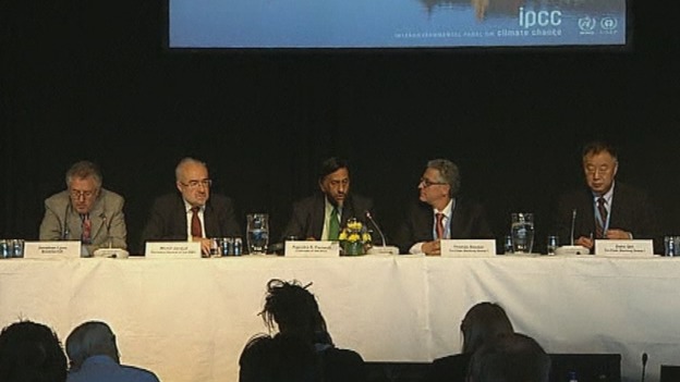 The UN's Intergovernmental Panel on Climate Change (IPCC) addressing the media.