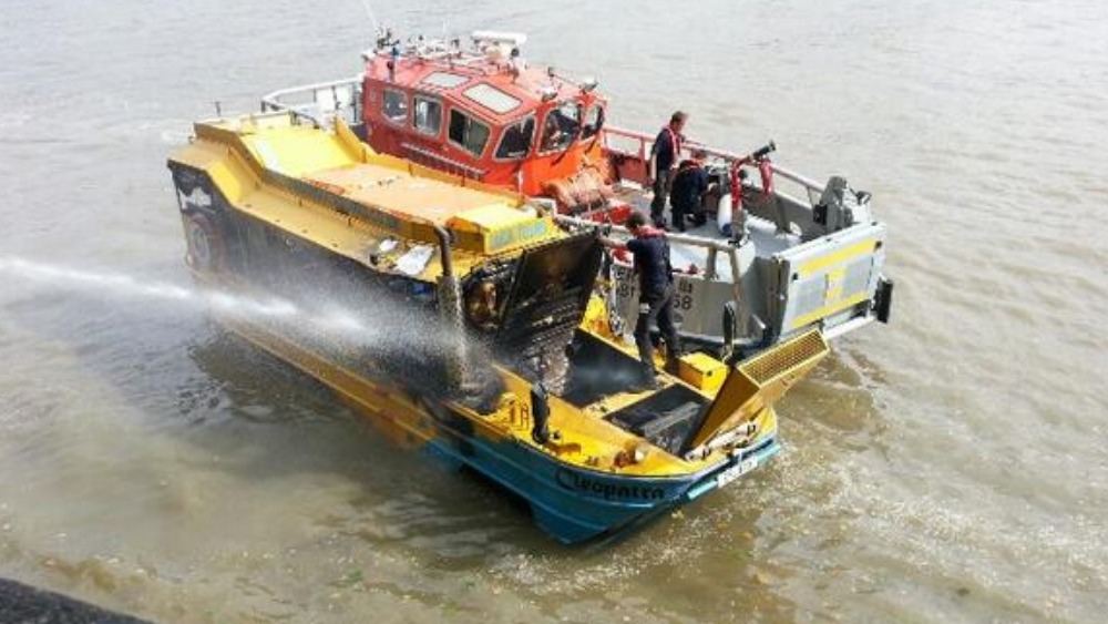 duck tour boat fire london london fire brigade tackle duck tours boat blaze itv news duck tour boat fire london london fire brigade tackle duck tours boat blaze itv news