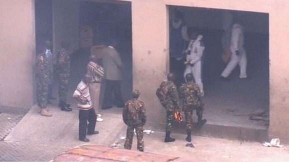 Kenyan soldiers and forensic officers search the Westgate shopping centre
