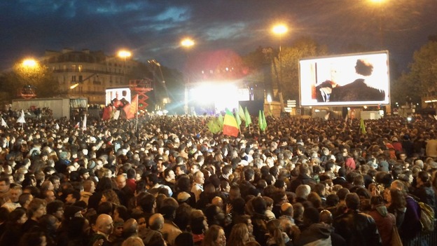 Crowds in Bastille