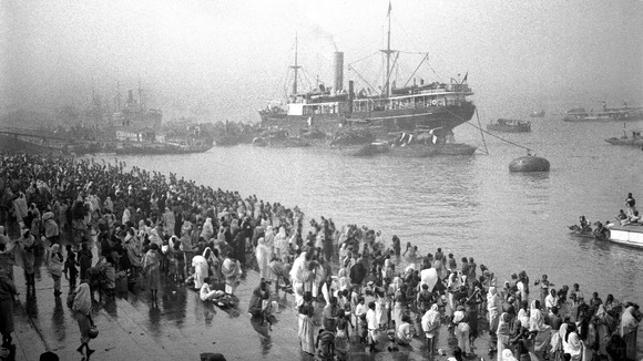 Ships arriving at the Chandpal Ghat