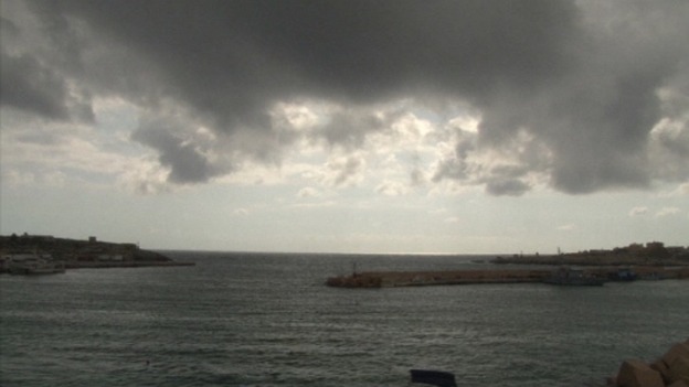 Weather conditions on the Italian island of Lampedusa have forced rescuers to abandon their search.