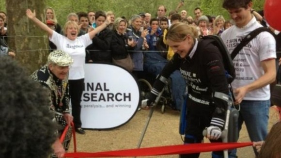 Claire Lomas completes marathon