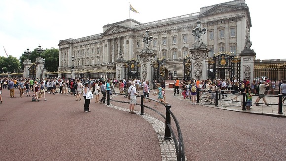 The North-Centre Gate is used as the everyday entrance to the Palace.