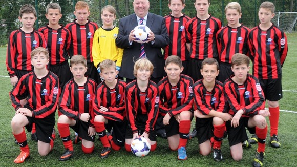Mayor Joe Anderson with Cardinal Heenan Under 13s football team, who are taking part in the Hillsborough Cup