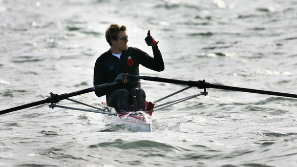 Olympic rower James Cracknell leaves Dover for his Cross-Continent Challenge in 2007.