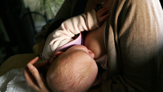 New mothers are to be paid to breastfeed their babies as part of a research project examining whether or not uptake rates will increase if they are offered financial incentives.
