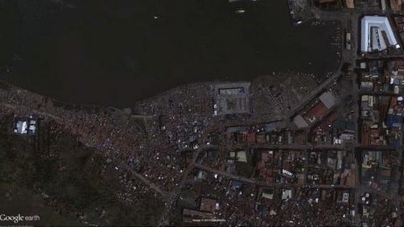 Before (above) and after Typhoon Haiyan in an area of Tacloban City