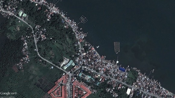 Before (above) and after Typhoon Haiyan in an area of Tacloban City