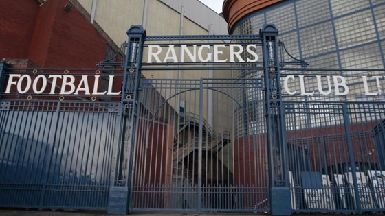 Former Sheffield United chief executive Charles Green has agreed to buy the club