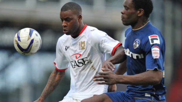 Izale McLeod has joined Northampton Town.