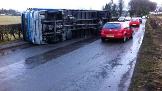 A lorry has overturned on the A76 northbound near Thornhill