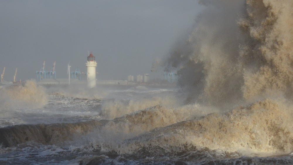 High tides in New Brighton Granada ITV News