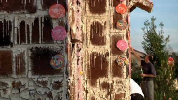 A Texas university has built the biggest gingerbread house.