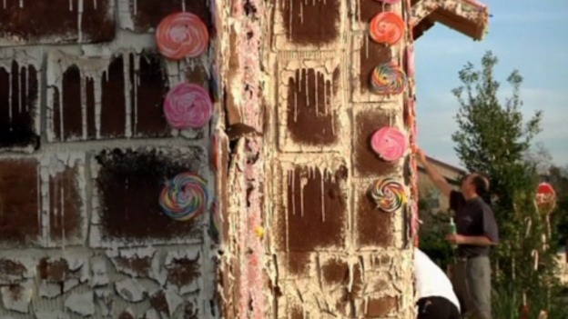 A Texas university has built the biggest gingerbread house.